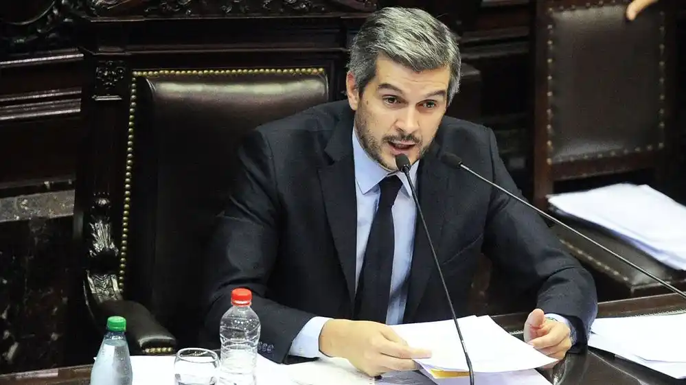 Fuerte cruce entre Peña y Solá en el recinto del Congreso