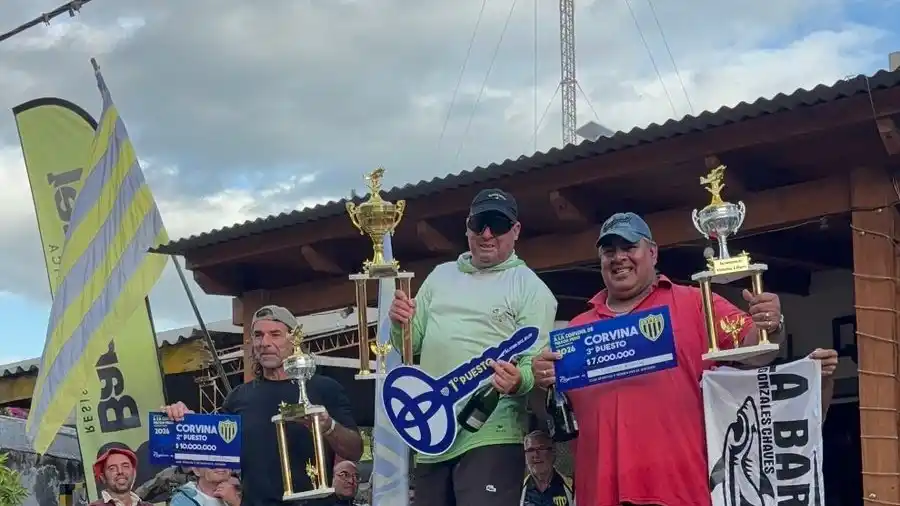 En lo más alto del podio, Luis “Caña” Rodríguez, el ganador de un concurso histórico en Marisol. En el segundo lugar quedó Diego Altuna y completó el podio Lucas Álvarez (Foto: Patricio Elias)