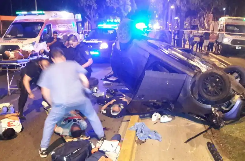 Espectacular vuelco en la madrugada rosarina