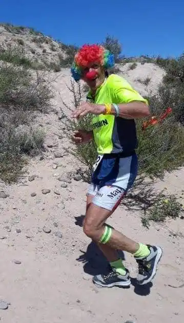 Querubín corriendo en la montaña-