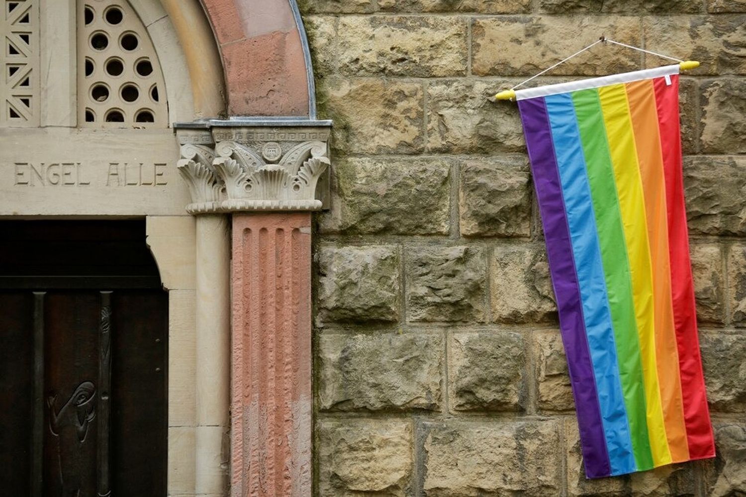 Comunidad LGBTQ+, mujeres, migrantes y cambio climático: la posición del papa León XIV sobre temas clave