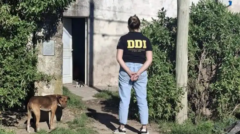 Frente. Al inmueble allanado en la vecina ciudad