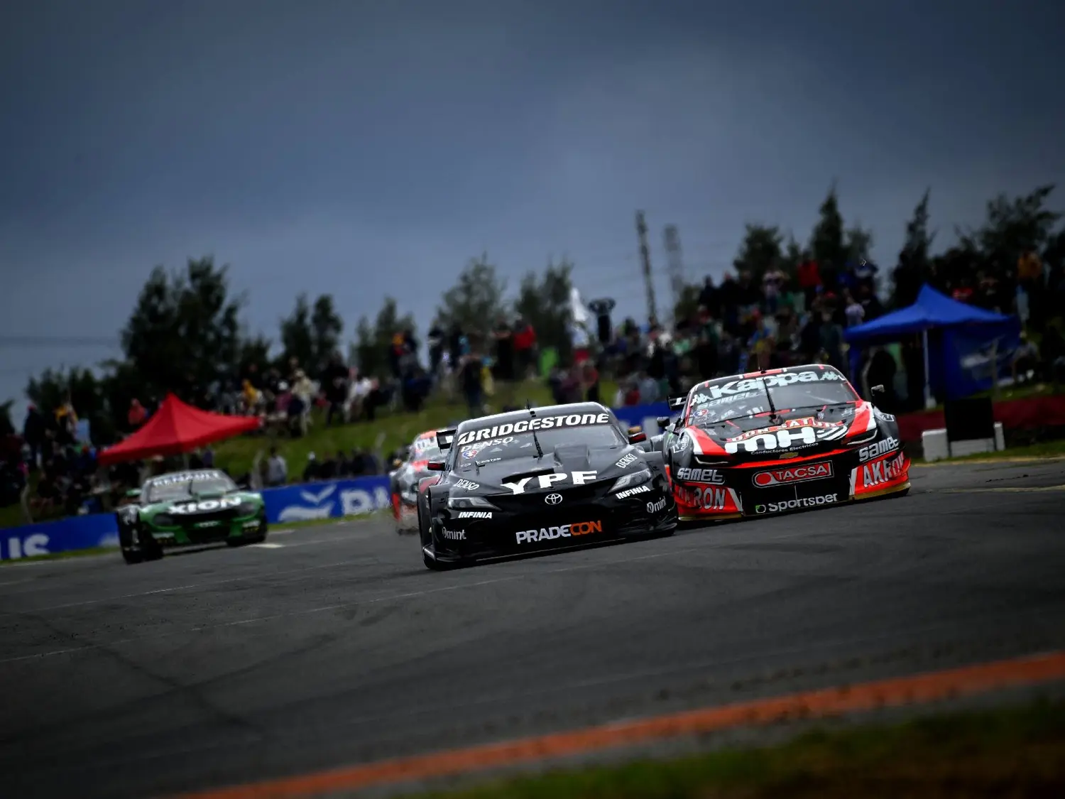 En un carrerón del TC, Canapino le ganó el duelo a Rossi y festejó en San Nicolás.