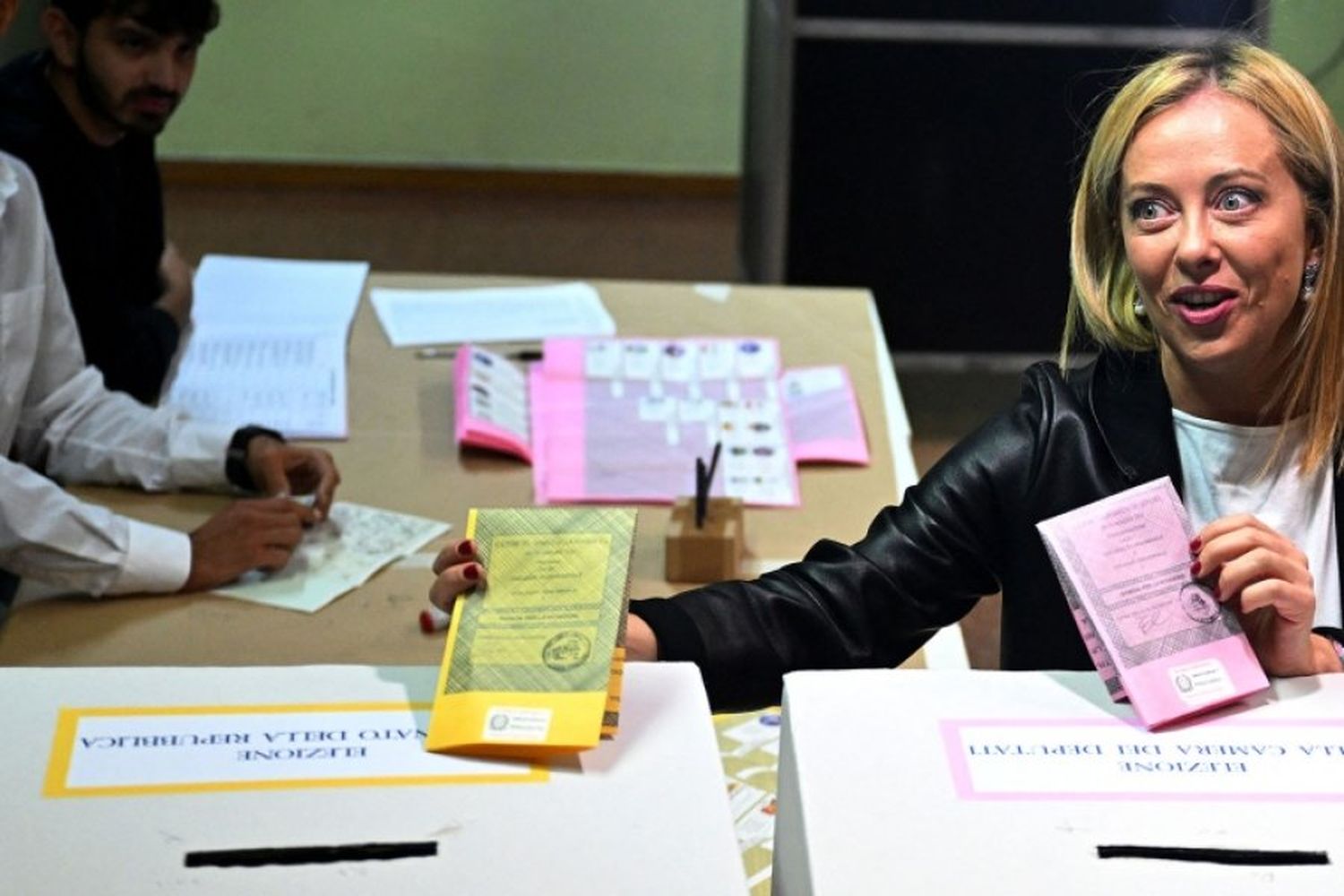 Giorgia Meloni con números para convertirse en la primer mujer que gobernará Italia. Foto: AFP