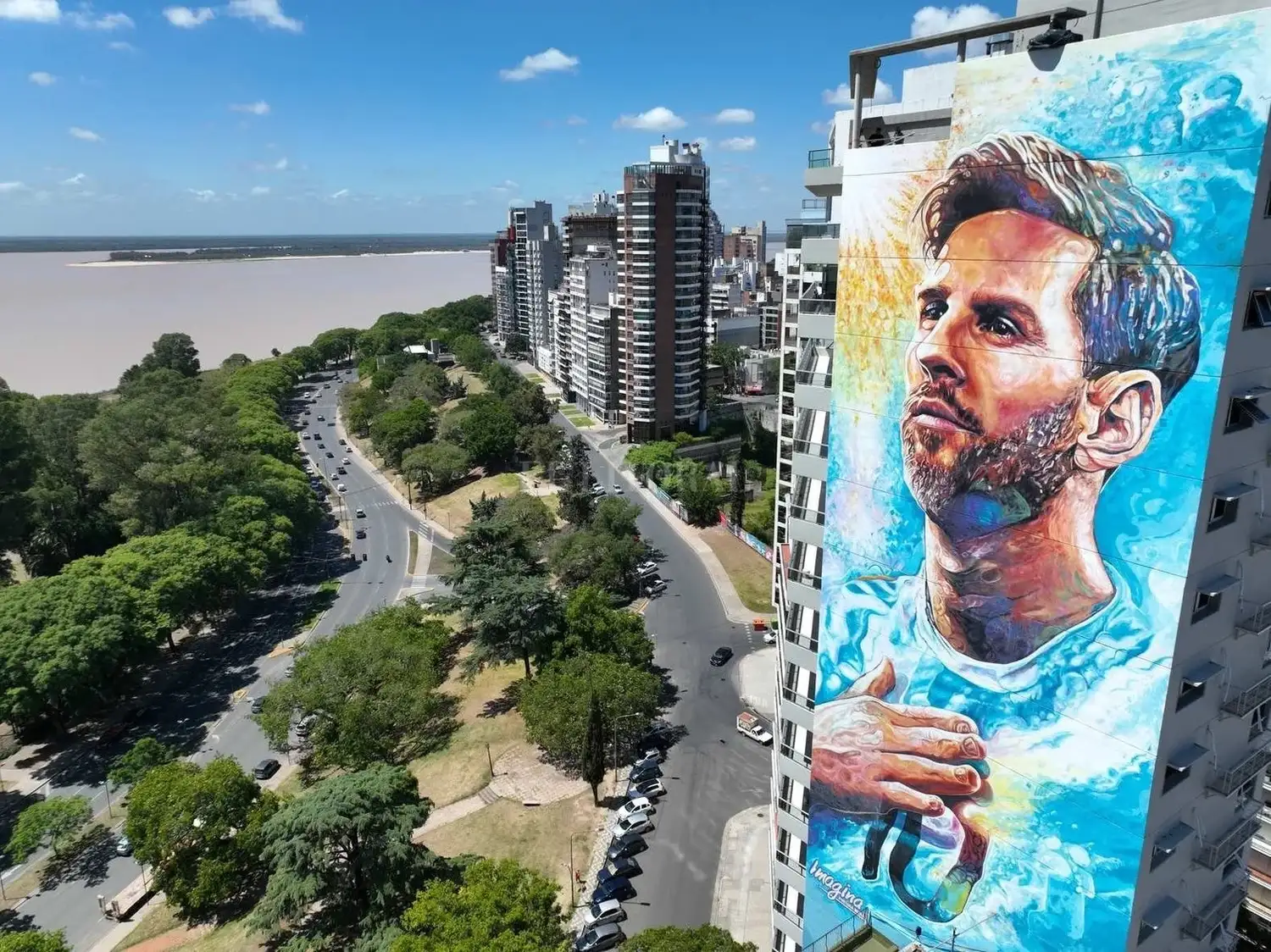 Lichi Urteaga es uno de los artistas responsables del famoso mural "De otra galaxia y de mi ciudad". Foto: Fernando Nicola