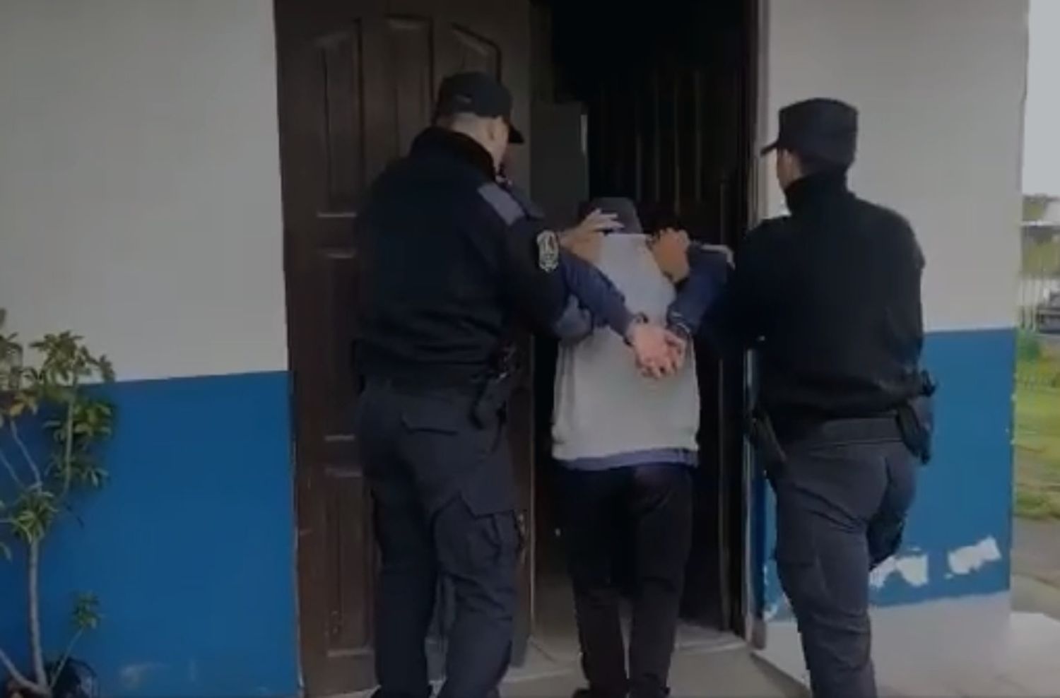 Delincuente fue detenido por vecinos cuando intentaba robar un medidor de gas