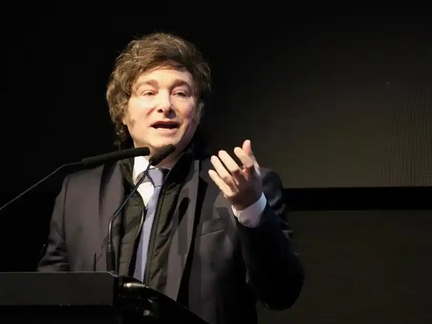 Milei lanzó su campaña en Buenos Aires con un acto explosivo y promesas de “limpiar” la provincia de Kicillof. Foto: Gentileza