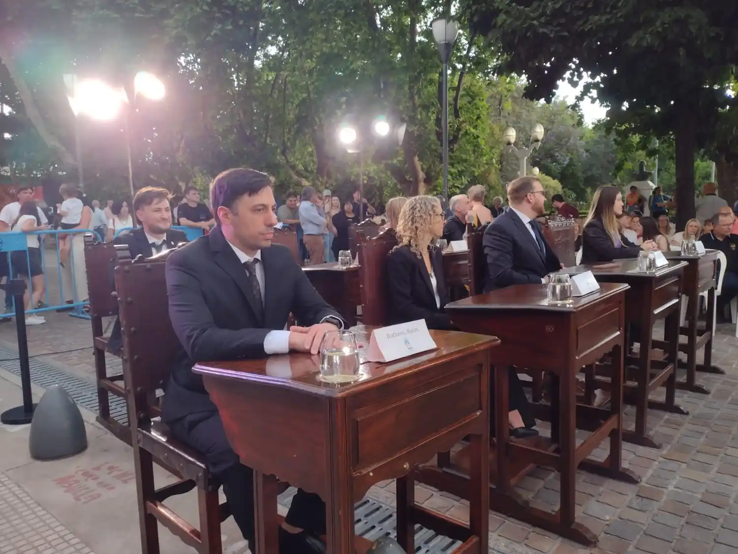 Cuántos empleados tiene cada bloque político.