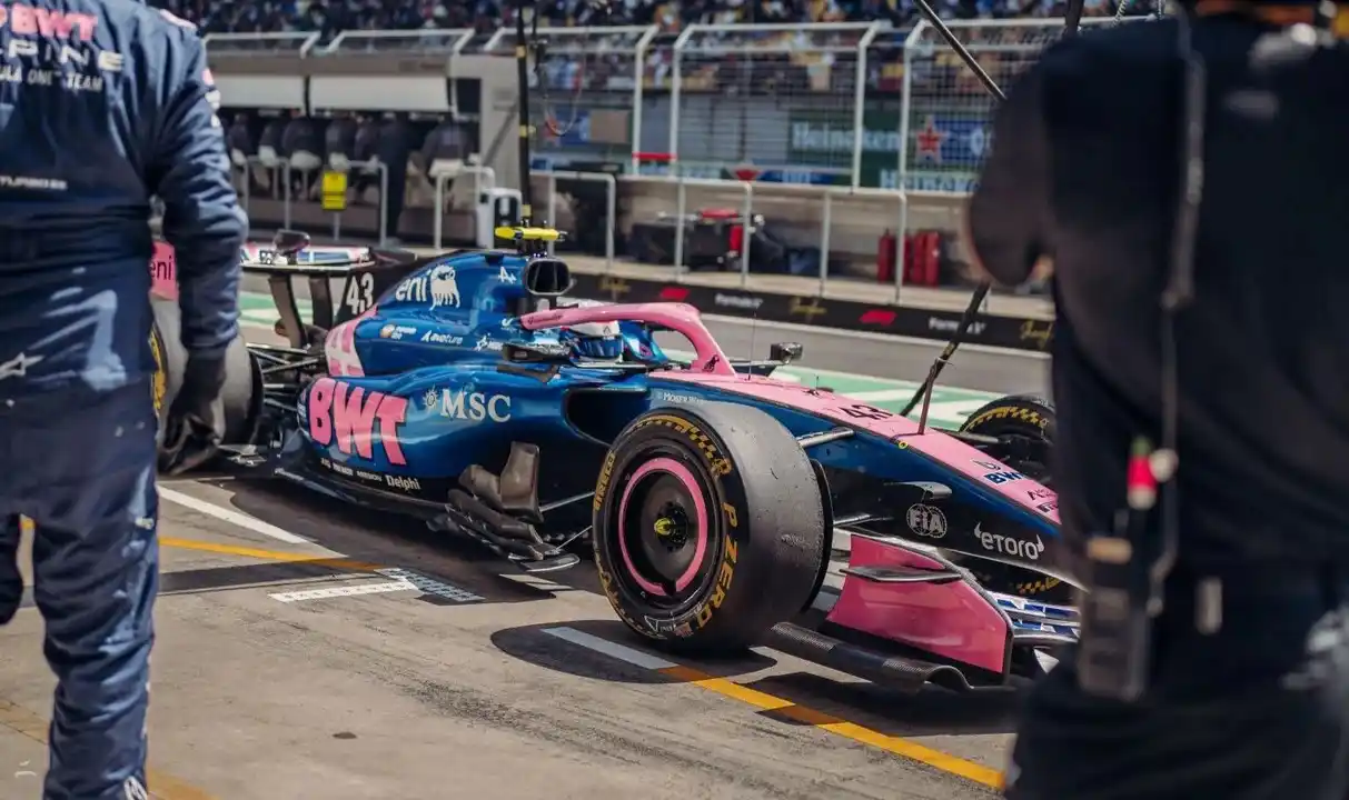 Colapinto tuvo un muy buen inicio en la Q1, en la que avanzó sin mayores inconvenientes gracias a un registro de 1:33,634.