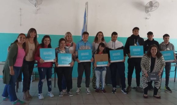 Entregaron computadoras a estudiantes de la Escuela Especial 501 de Tres Arroyos
