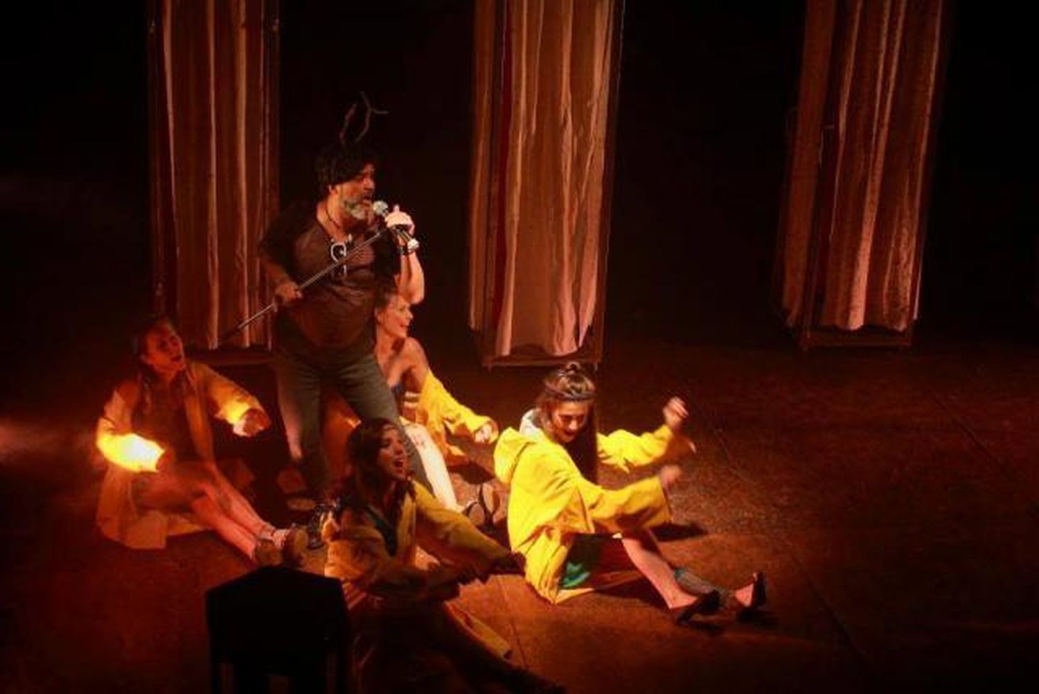 “Partes de Troya”. Versión libre de Las Troyanas, de Eurípides
