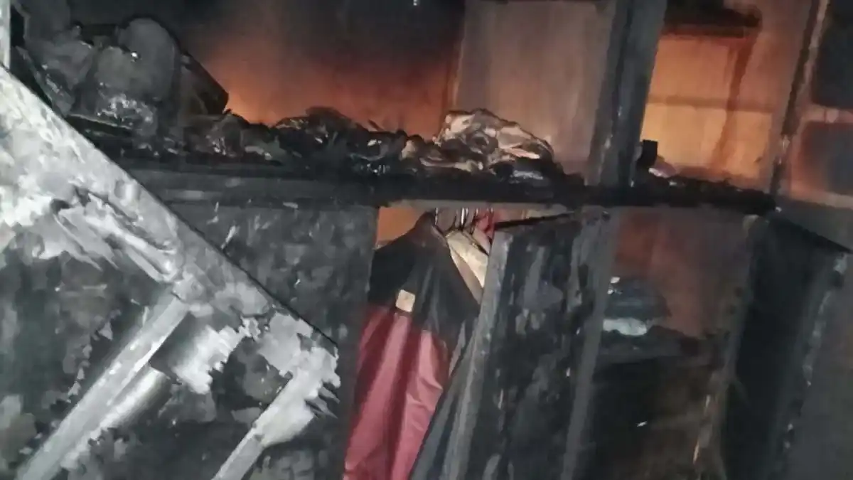Un hombre de 60 años falleció este sábado por la noche en Rosario, luego de un incendio en su vivienda