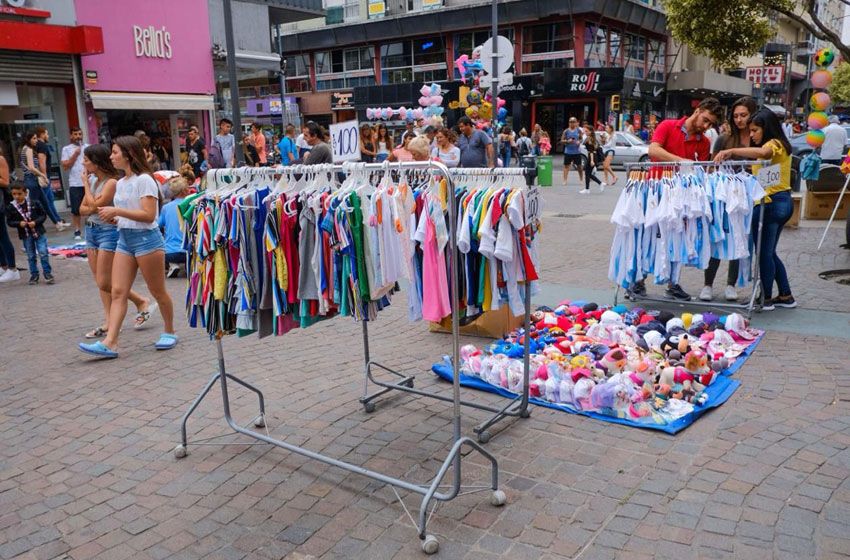 Comerciantes pidieron que se detenga la "proliferación de manteros"