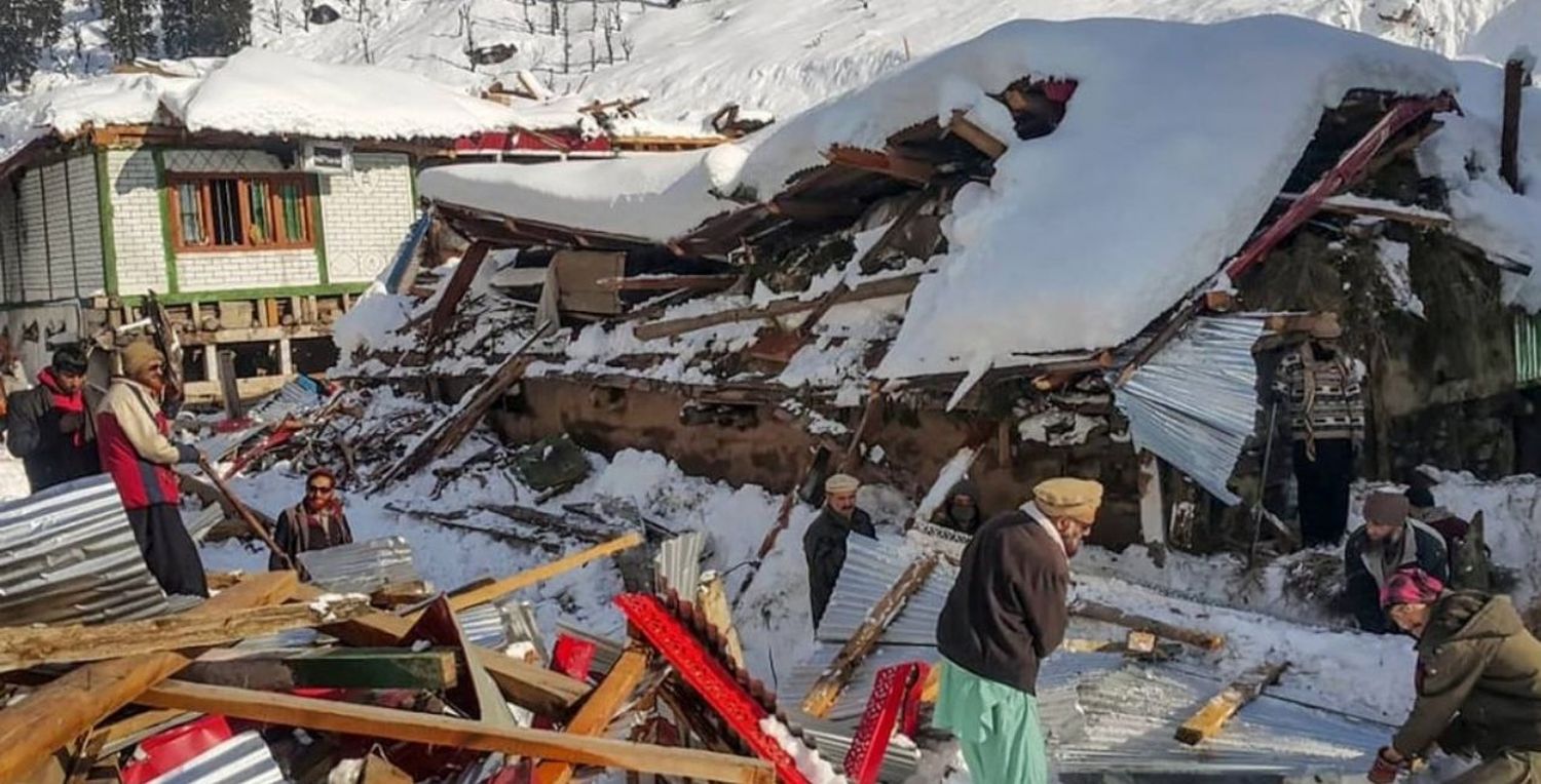 Afganistán: una avalancha deja 20 muertos en el este