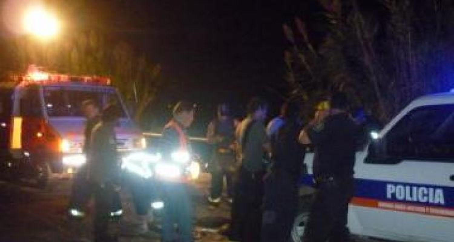 Un muerto en accidente tras caer en un arroyo