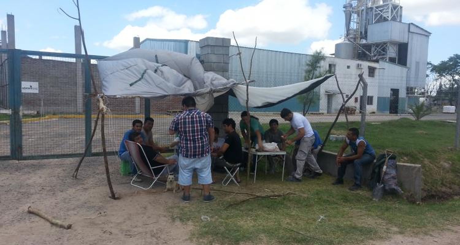 Trabajadores de fábrica Chimex Food protestan por falta de pago