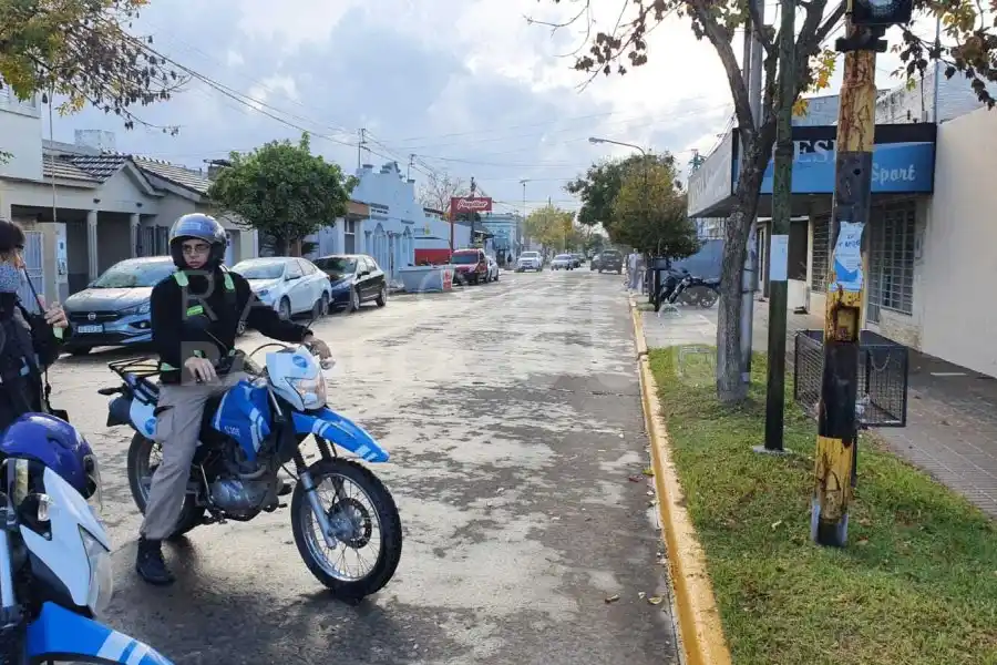 Un motociclista acabó en el nosocomio local tras chocar contra un remís