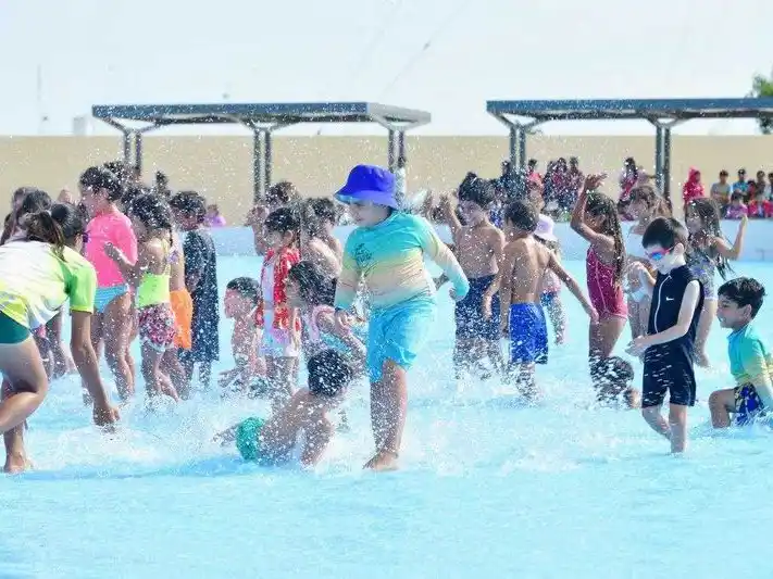 Con baile y diversión, las colonias
de vacaciones cerraron otra semana
