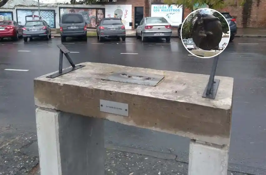 Inseguridad en Rosario: robaron una valiosa obra de mármol del Paseo de las Esculturas