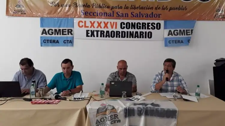 Los docentes no paran, pero exigen una cláusula gatillo mensual
