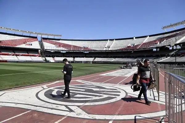 Conmebol volvió a suspender la final y el martes se definiría cuándo y cómo se juega
