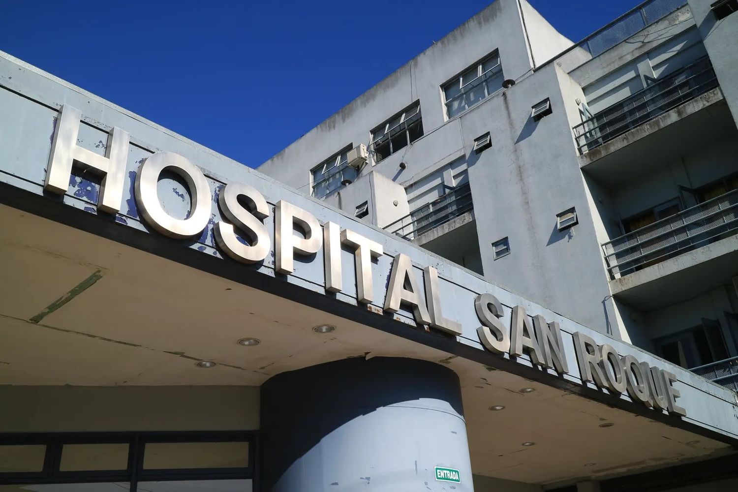 El motociclista fue trasladado al nosocomio de Gonnet.
