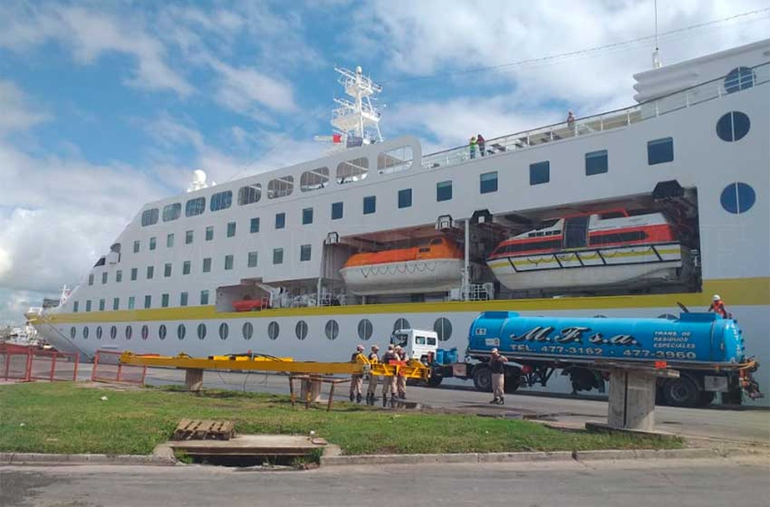 Un crucero con más de 300 pasajeros amarró en Mar del Plata