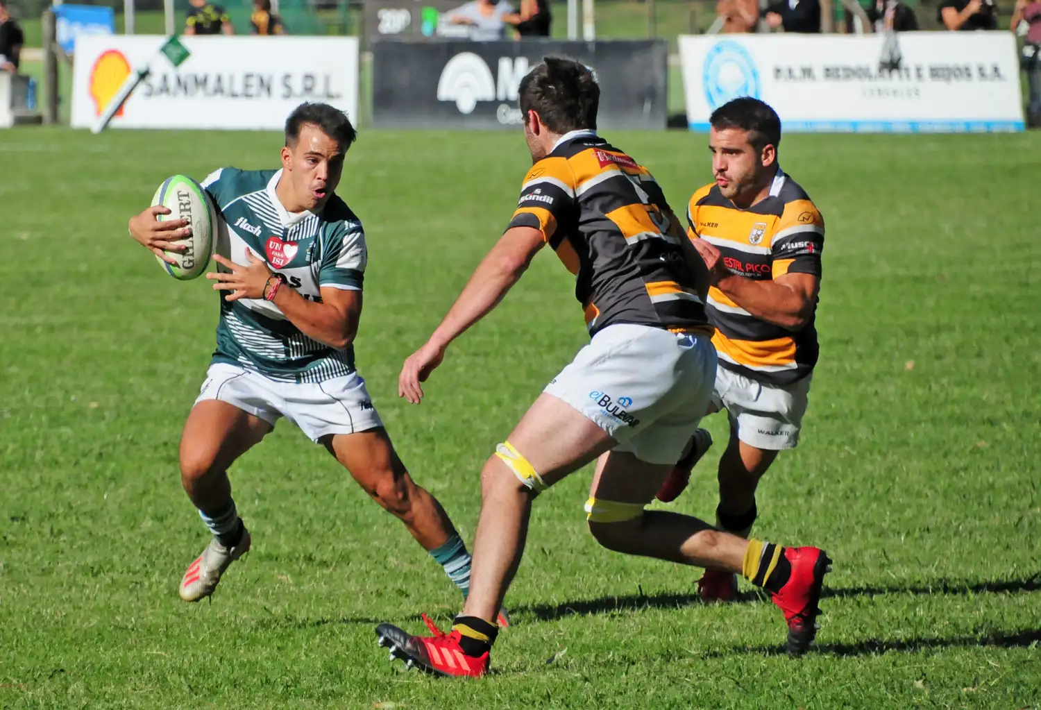 Los Cardos y Uncas se miden en Los Laureles.
