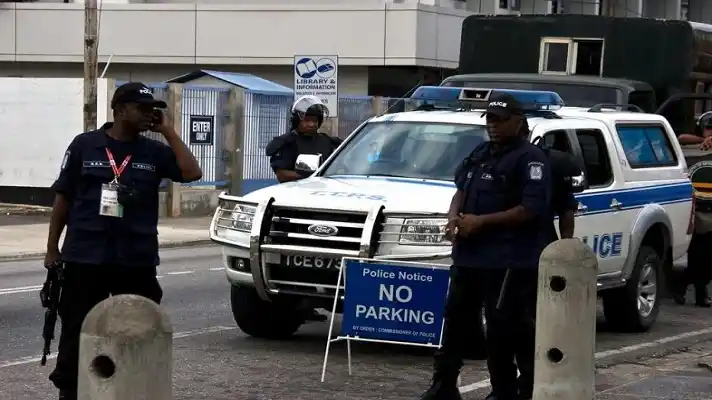 POR MIGRACIÓN ILEGAL: policía de Trinidad y Tobago detiene a otros 10 venezolanos