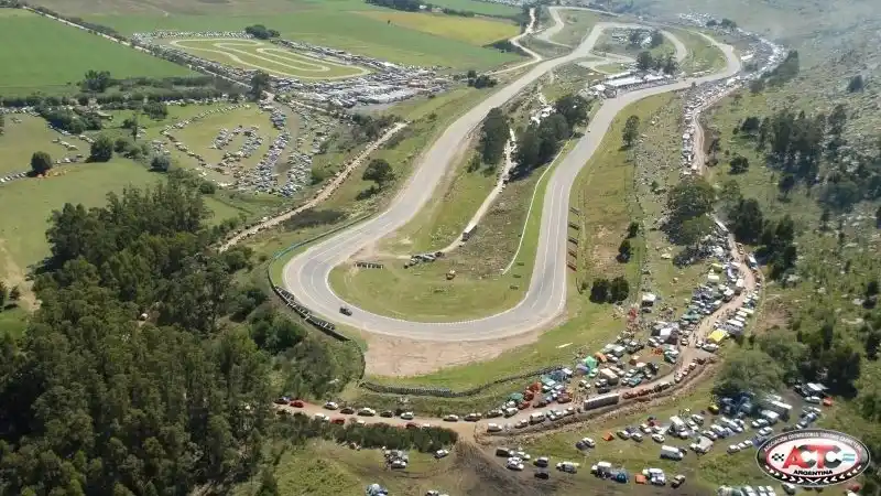 La comitiva de la Asociación Corredores Turismo Carretera (ATCT) recorrió las obras en el autódromo “Juan Manuel Fangio”. Foto: ACTC