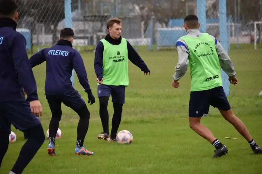 Medrán prepara cambios para visitar a Ferro