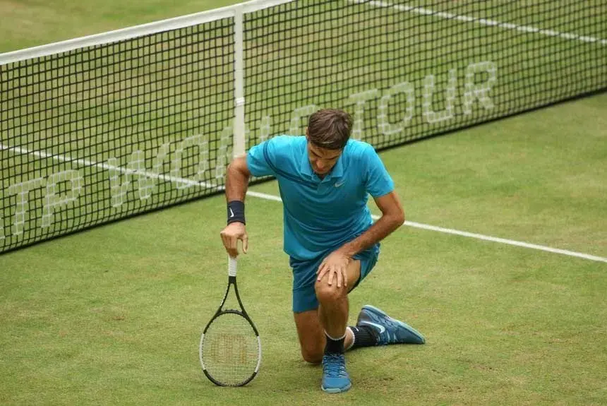 Mal domingo para Roger Federer