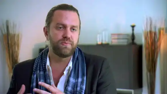 ESTAFÓ A NETFLIX y lo acusan de LAVADO de DINERO: esta es la historia del director de Hollywood Carl Erik Rinsch