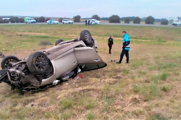 Accidente en ruta 9: volcó un auto a la altura de La Buena Moza
