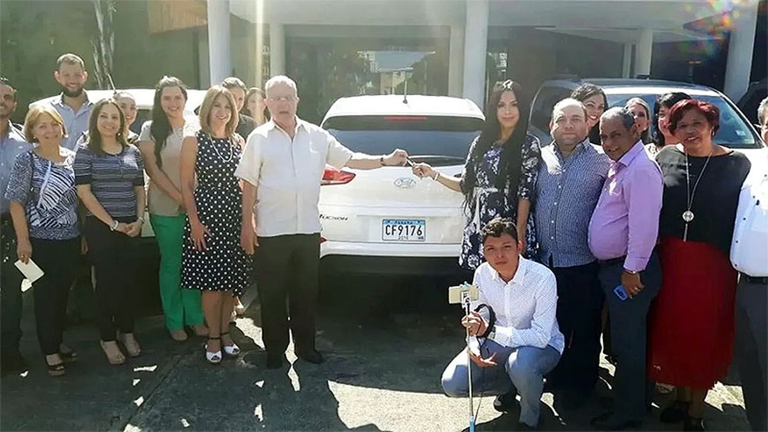 Un empresario regala autos 0 Km a sus empleados cuando cumplen 10 años en la empresa