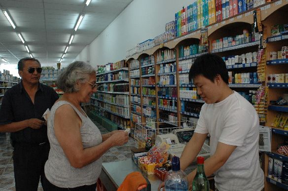 Supermercados chinos se suman al acuerdo de precios