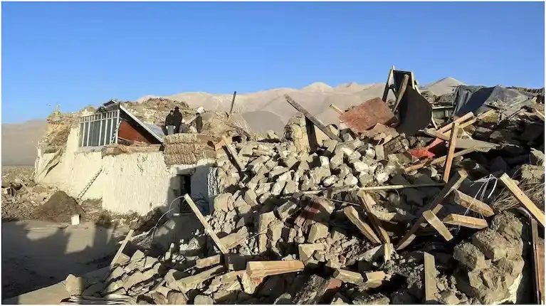Al menos 53 muertos y 62 heridos dejó un terremoto de magnitud 6,8 que sacudió este martes el Tíbet.