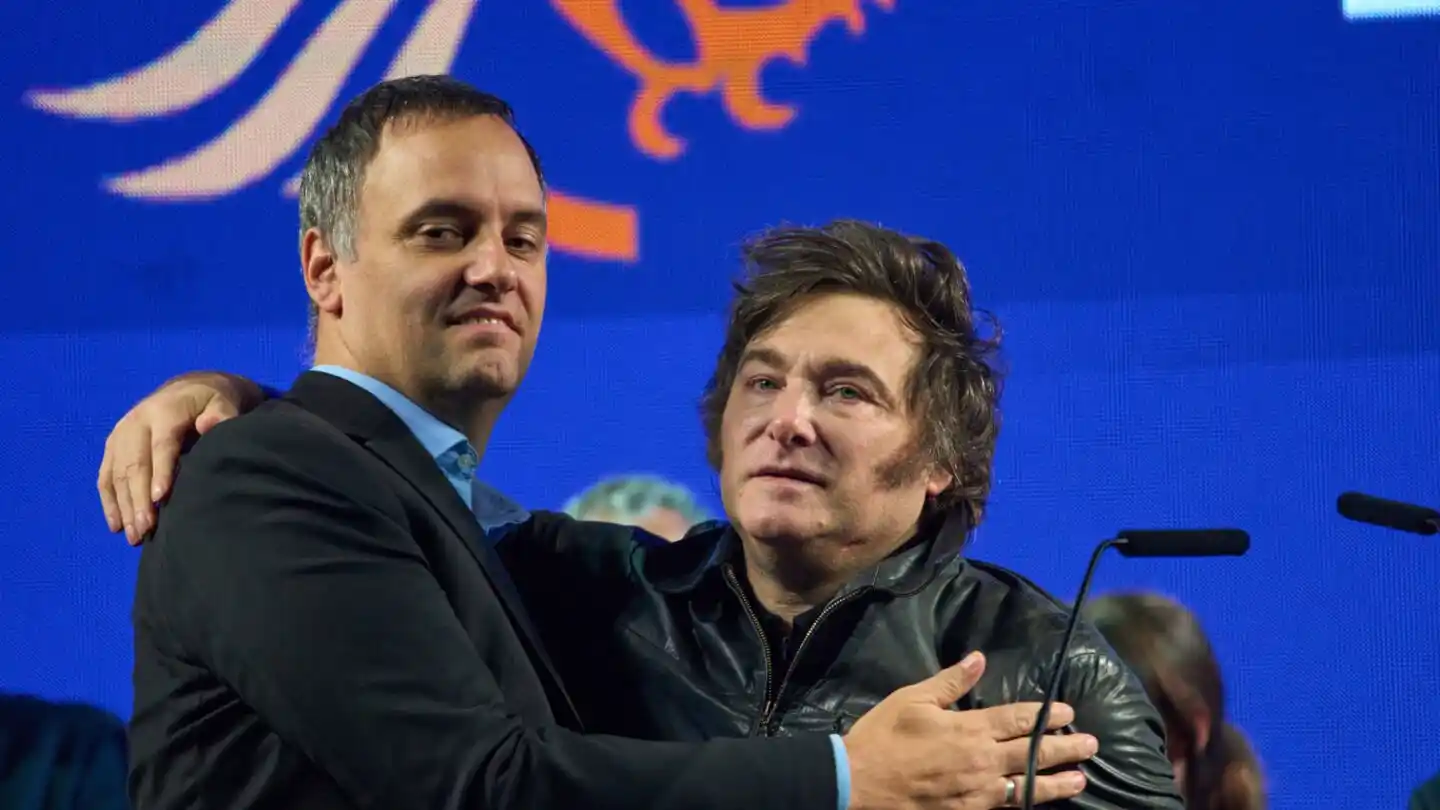 El presidente Javier Milei y el jefe de Gabinete, Manuel Adorni.