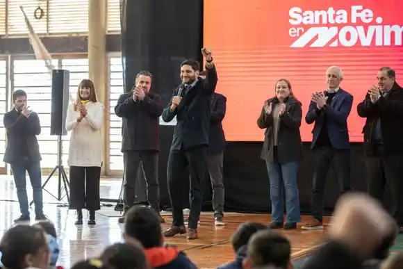 El gobernador Pullaro presentó el programa "Santa Fe en movimiento"