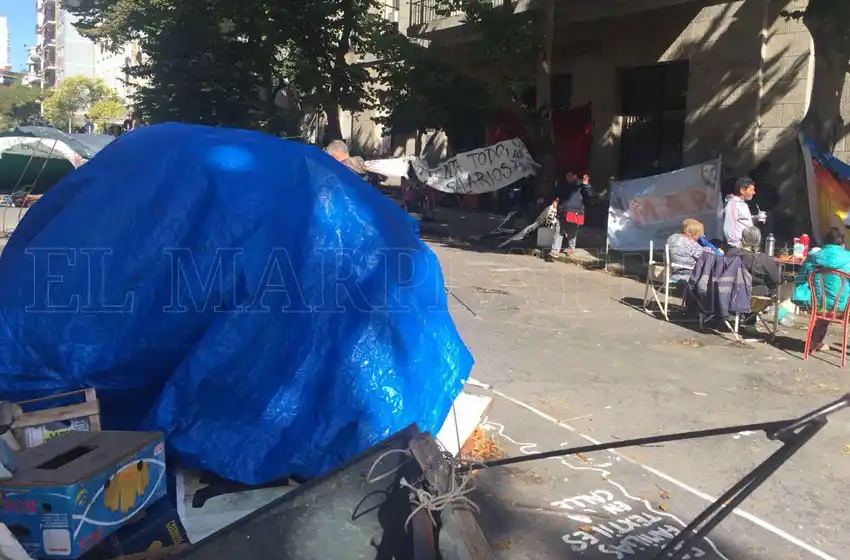 Décimo día de acampe: "Denuncian cualquier cosa y no solucionan nada"