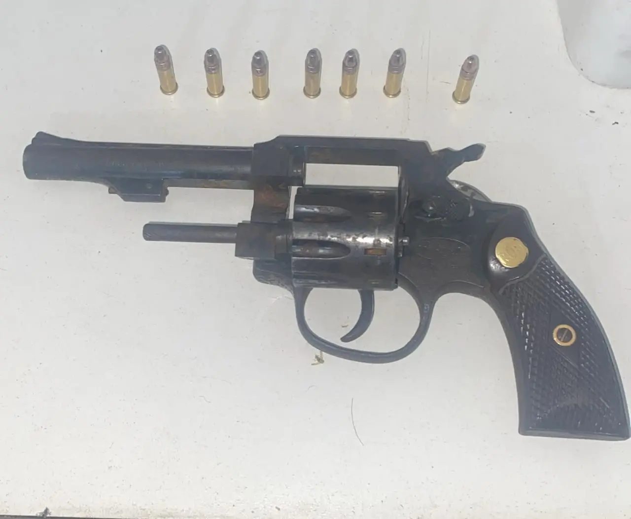 Cayó un joven que fue descubierto con un revólver en la calle
