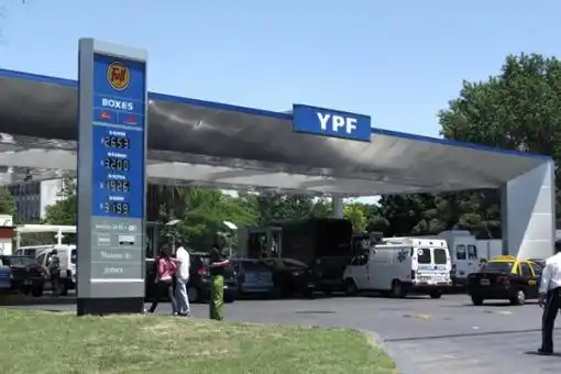 YPF es la petrolera que menos subió sus precios 