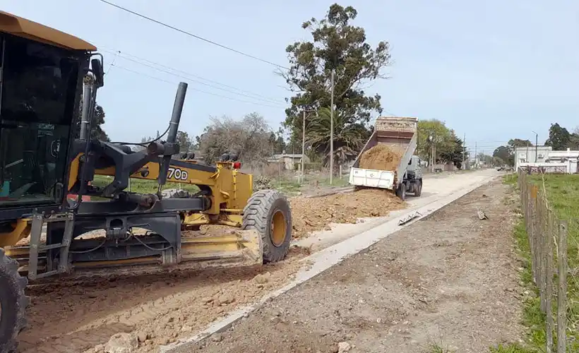Obras de cordón cuneta en el noroeste de Lobería