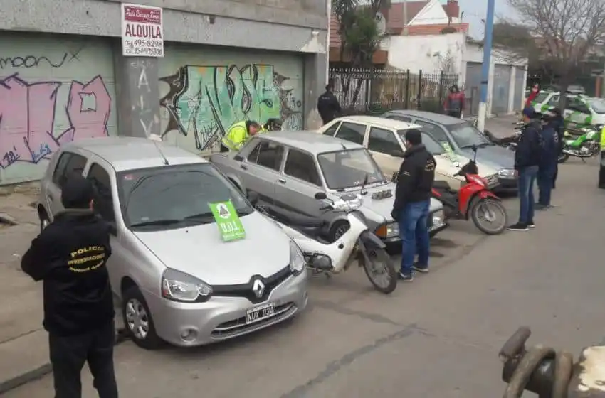 Secuestraron seis autos y dos motos en un operativo