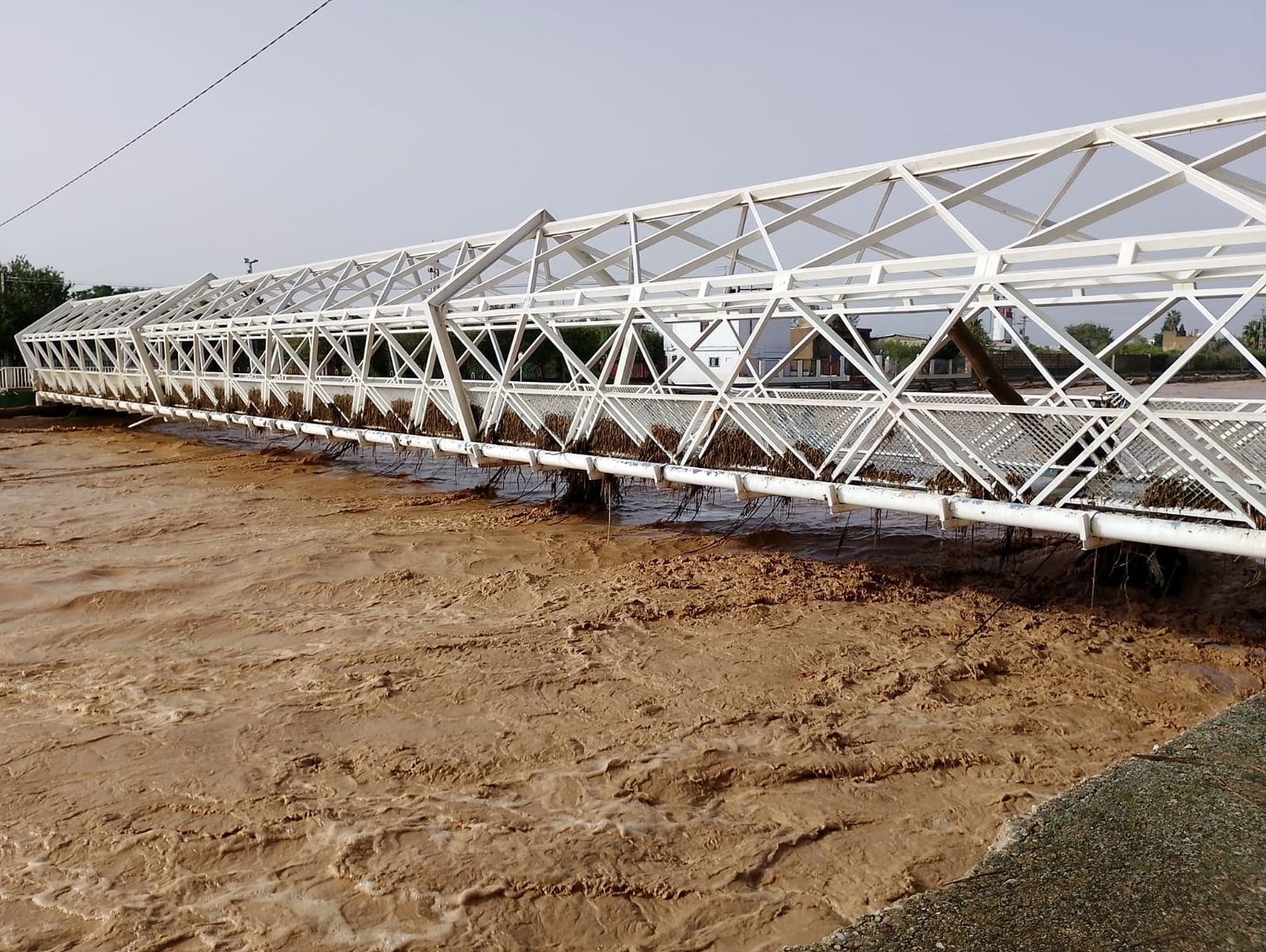 Puente después de la inundación