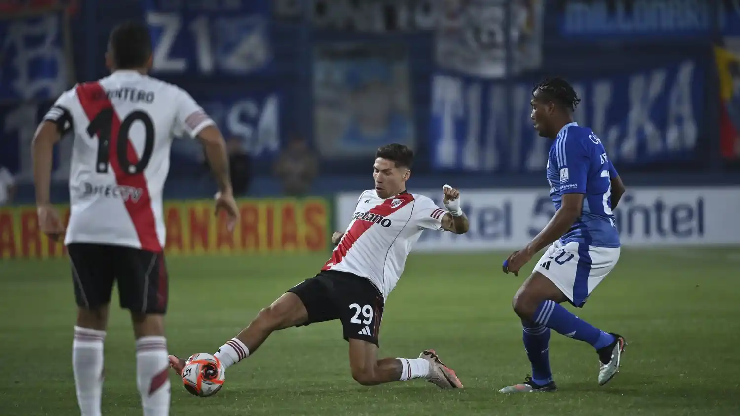 Quintero y Montiel, protagonistas en el primer partido de River en 2026.