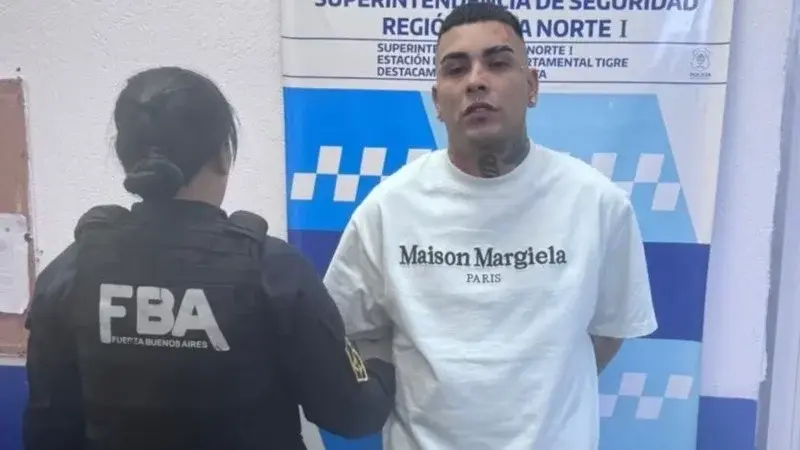 Detuvieron al cantante Callejero Fino con un arma de guerra ilegal en Tigre