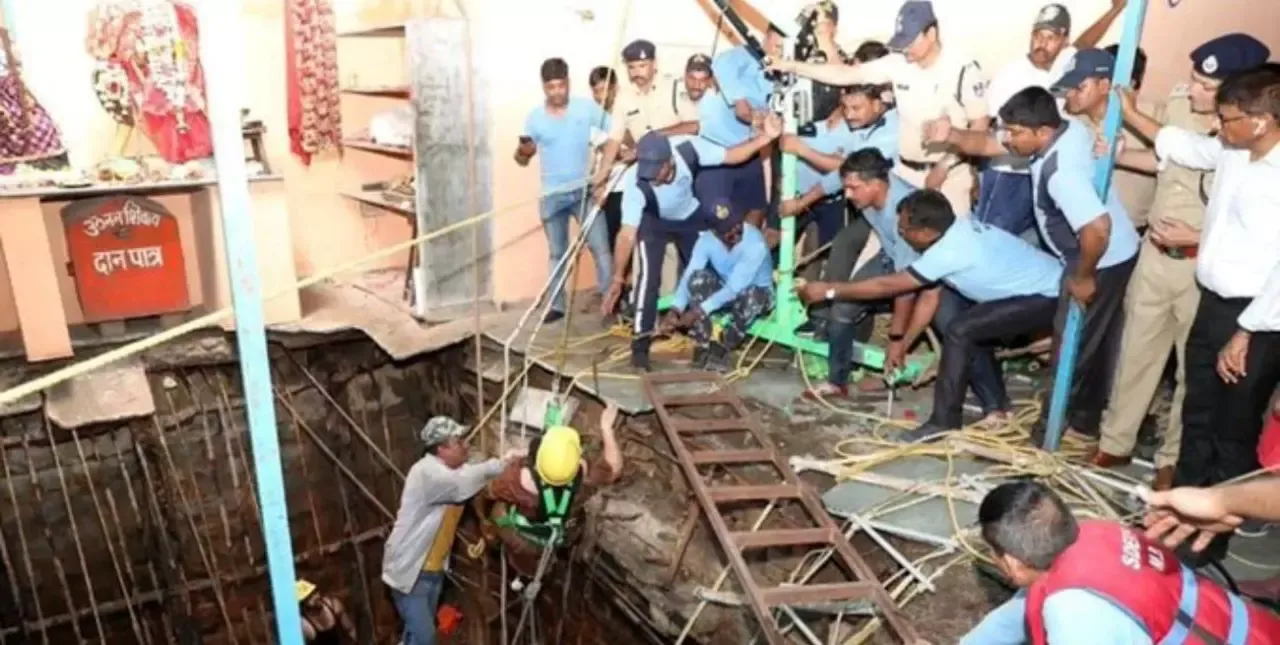 Murieron alrededor de 35 personas luego de que colapsara el piso de un templo hindú