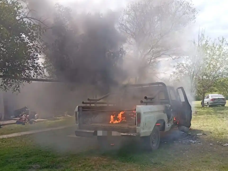 Violencia, discusión y una camioneta prendida fuego: Detuvieron a un hombre en la zona noroeste de la ciudad