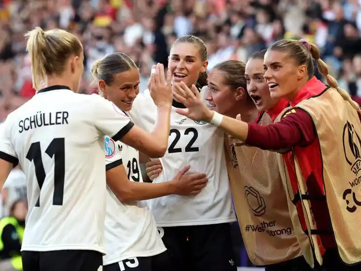 Alemania impuso su jerarquía con una remontada ante Dinamarca que vale oro